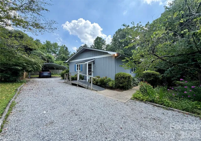 2nd image of 5 Dewberry Dr, Hendersonville, NC 28792 | MLS# 4405580
