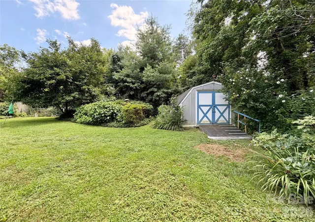 3rd image of 5 Dewberry Dr, Hendersonville, NC 28792 | MLS# 4405580
