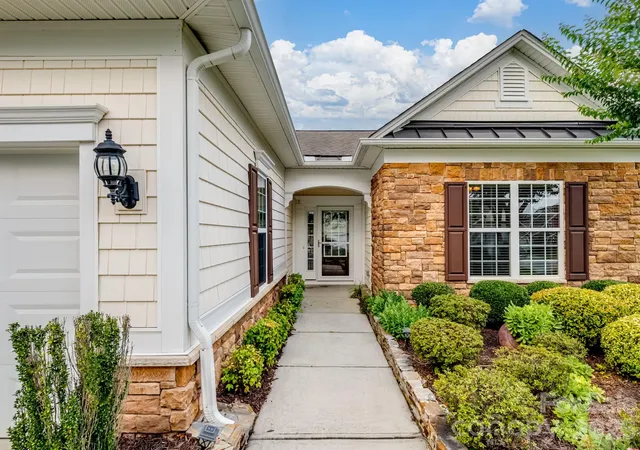 Photo 3 of Single family home for sale at 8077 Crater Lake Dr, Fort Mill, SC 29707 | MLS# 4405582 | Listing updated on 2026-07-25