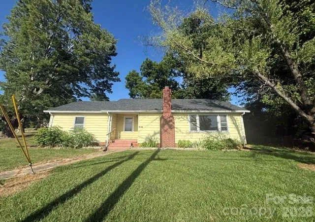 Photo 1 of Single family home for sale at 307 Yancey St, Marion, NC 28752 | MLS# 4405596 | Listing updated on 2026-07-20