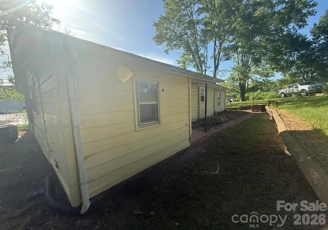 Photo 2 of Single family home for sale at 307 Yancey St, Marion, NC 28752 | MLS# 4405596 | Listing updated on 2026-07-20