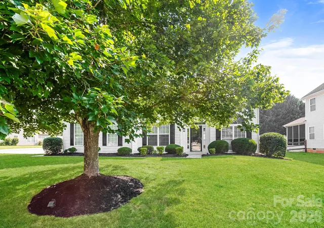 Photo 2 of Single family home for sale at 200 Golden Valley Dr, Mooresville, NC 28115 | MLS# 4405606 | Listing updated on 2026-10-05