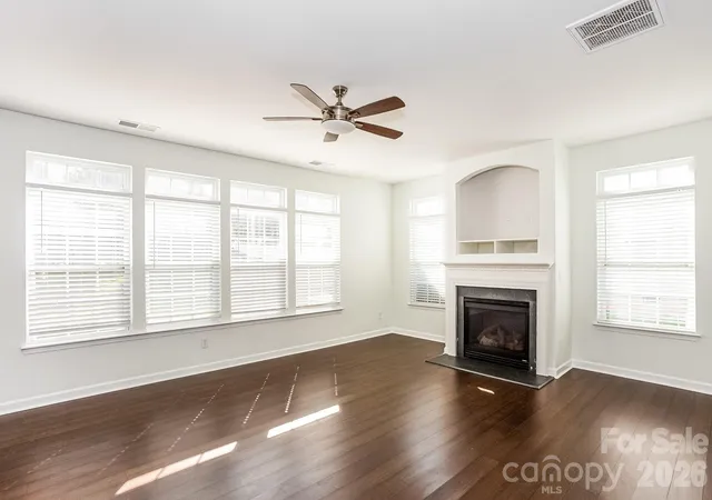 Photo 3 of Single family home for sale at 200 Golden Valley Dr, Mooresville, NC 28115 | MLS# 4405606 | Listing updated on 2026-10-05