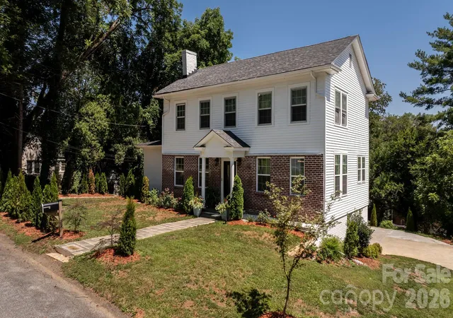 Photo 2 of Single family home for sale at 1407 Mimosa Ln Nw, Lenoir, NC 28645 | MLS# 4405625 | Listing updated on 2026-10-03