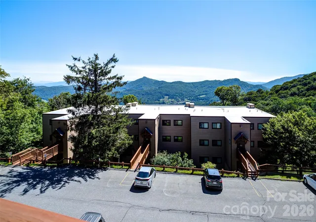 Listing Photo 2 - Condo for sale in building located at 103 Sugar Ski Dr, Banner Elk, NC 28604 - Unit #332