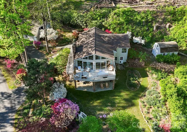 Photo 1 of Single family home for sale at 336 Sky Lake Dr, Hendersonville, NC 28739 | MLS# 4405648 | Listing updated on 2026-09-19
