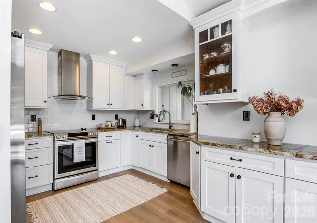 Photo 4 of Single family home for sale at 336 Sky Lake Dr, Hendersonville, NC 28739 | MLS# 4405648 | Listing updated on 2026-09-19