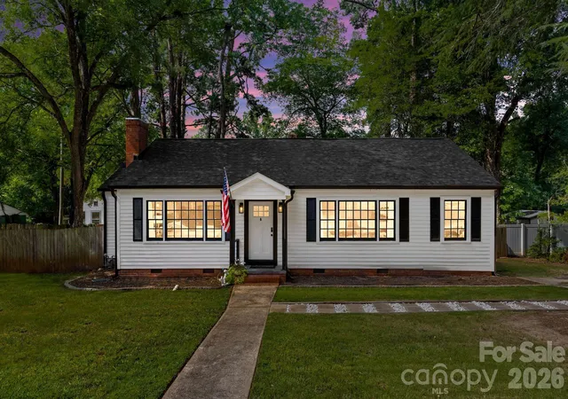 Photo 1 of Single family home for sale at 350 Jefferson St E, York, SC 29745 | MLS# 4405662 | Listing updated on 2026-09-21