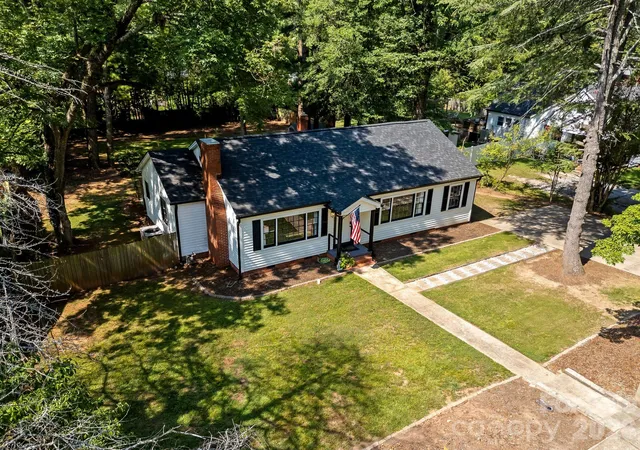 Photo 3 of Single family home for sale at 350 Jefferson St E, York, SC 29745 | MLS# 4405662 | Listing updated on 2026-09-21
