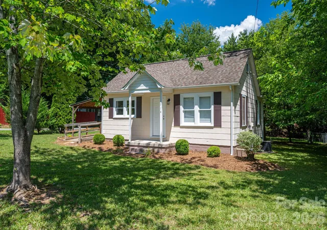 Photo 3 of Sale Pending at 214 23rd Street Nw, Hickory, NC 28601 | MLS# 4405671 | Listing updated on 2026-09-21