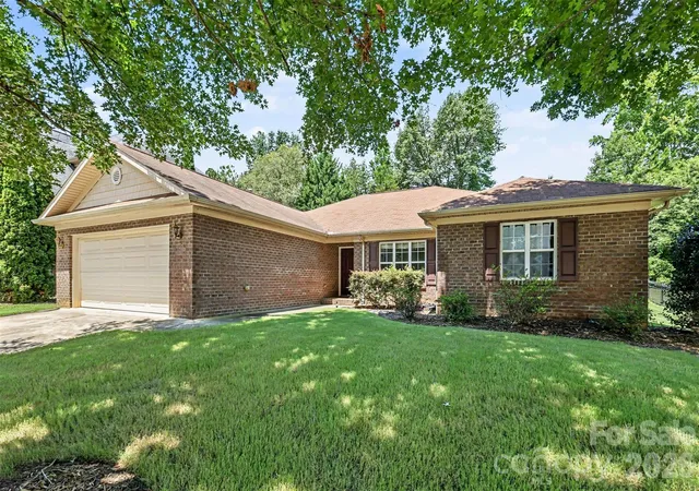 Photo 3 of Single family home for sale at 207 Edenshire Ct, Indian Trail, NC 28079 | MLS# 4405682 | Listing updated on 2026-09-07