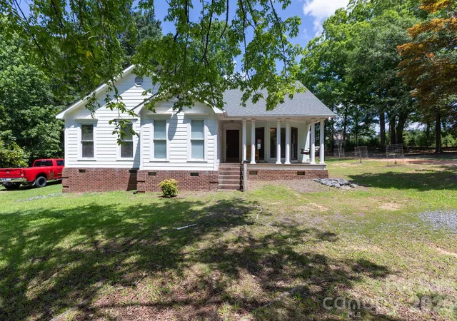 Photo 2 of Single family home for sale at 15224 Thomas Rd, Charlotte, NC 28278 | MLS# 4405705 | Listing updated on 2026-08-05
