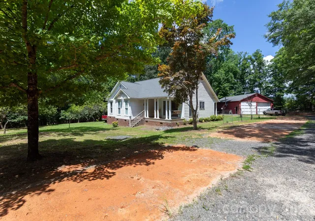 Photo 3 of Single family home for sale at 15224 Thomas Rd, Charlotte, NC 28278 | MLS# 4405705 | Listing updated on 2026-08-05