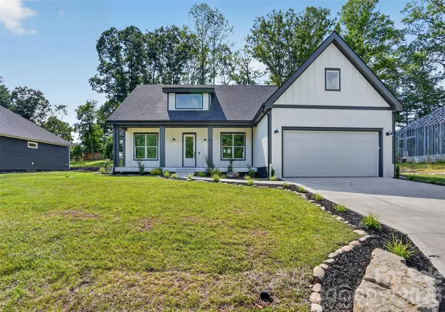 2nd image of 68 Point Hope Ln #6, Hendersonville, NC 28792 | MLS# 4405711
