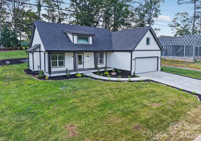 Photo 3 of Single family home for sale at 68 Point Hope Ln #6, Hendersonville, NC 28792 | MLS# 4405711 | Listing updated on 2026-07-23