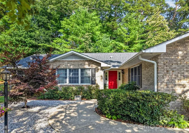 3rd image of 227 Sean Way, Hendersonville, NC 28792 | MLS# 4405713