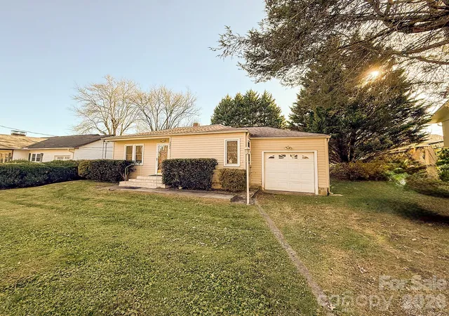 Photo 1 of Single family home for sale at 331 Probart St, Brevard, NC 28712 | MLS# 4405723 | Listing updated on 2026-09-04