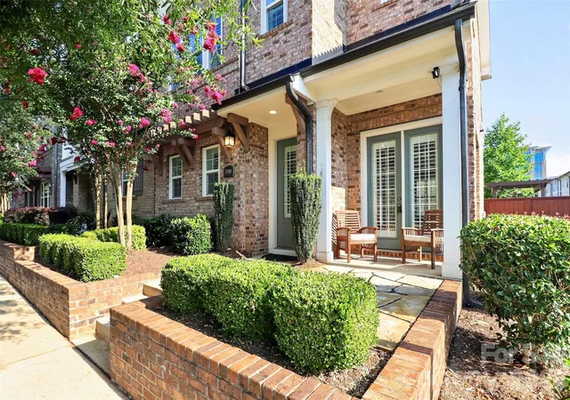 Photo 2 of Townhouse for sale at 8910 Matthews Farm Ln, Charlotte, NC 28277 | MLS# 4405727 | Listing updated on 2026-08-13