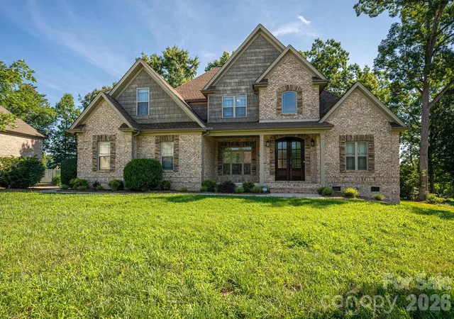 Photo 3 of Single family home for sale at 708 Players Ridge Rd, Hickory, NC 28601 | MLS# 4405752 | Listing updated on 2026-09-08