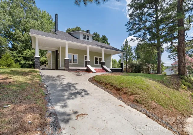 Photo 2 of Single family home for sale at 607 Lee Ave, Wadesboro, NC 28170 | MLS# 4405753 | Listing updated on 2026-07-28