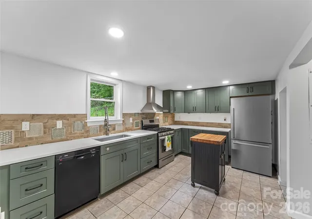 Photo 4 of Single family home for sale at 141 Silversteen Dr, Brevard, NC 28712 | MLS# 4405756 | Listing updated on 2026-08-30