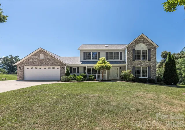 Photo 1 of Single family home for sale at 35 Forest Knoll Dr, Weaverville, NC 28787 | MLS# 4405776 | Listing updated on 2026-09-30
