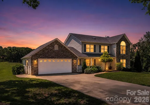 Photo 3 of Single family home for sale at 35 Forest Knoll Dr, Weaverville, NC 28787 | MLS# 4405776 | Listing updated on 2026-09-30