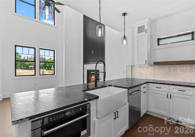 5th image of 12 S Martha Kate Dr #21, Hendersonville, NC 28792 | MLS# 4405787