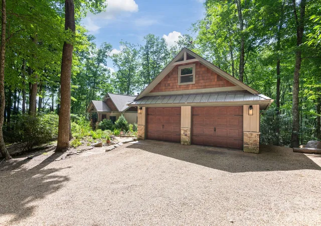 5th image of 352 Celo Cove Dr #18, Burnsville, NC 28714 | MLS# 4405839