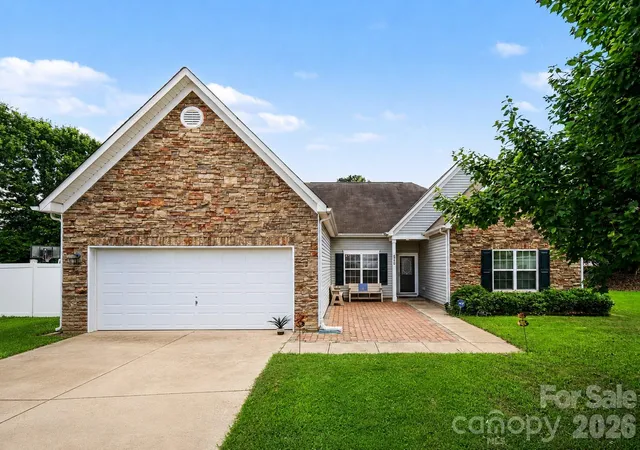 Photo 1 of Sale Pending at 6900 Daisy Bee Ct, Charlotte, NC 28216 | MLS# 4405840 | Listing updated on 2026-09-05