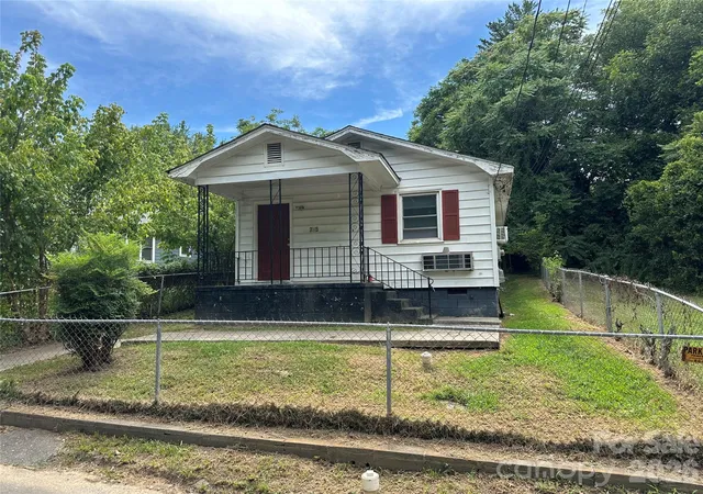 Photo 1 of Single family home for sale at 705 N Logan St, Gastonia, NC 28052 | MLS# 4405845 | Listing updated on 2026-08-04
