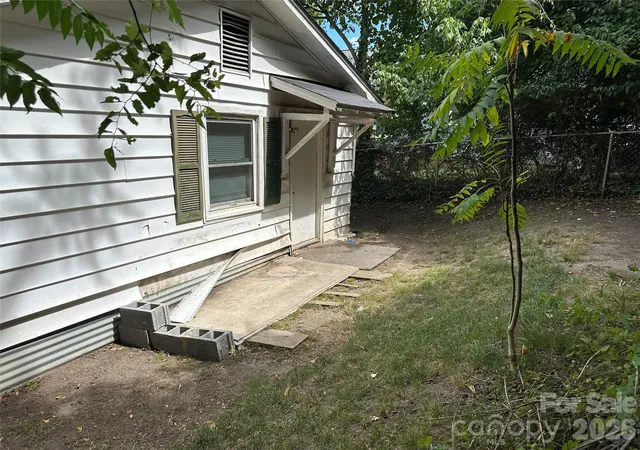 Photo 4 of Single family home for sale at 705 N Logan St, Gastonia, NC 28052 | MLS# 4405845 | Listing updated on 2026-08-04