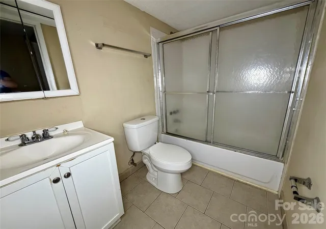 Listing Photo 2 - Condo for sale in building located at 5805 Hunting Ridge Ln, Charlotte, NC 28212 - Unit #J