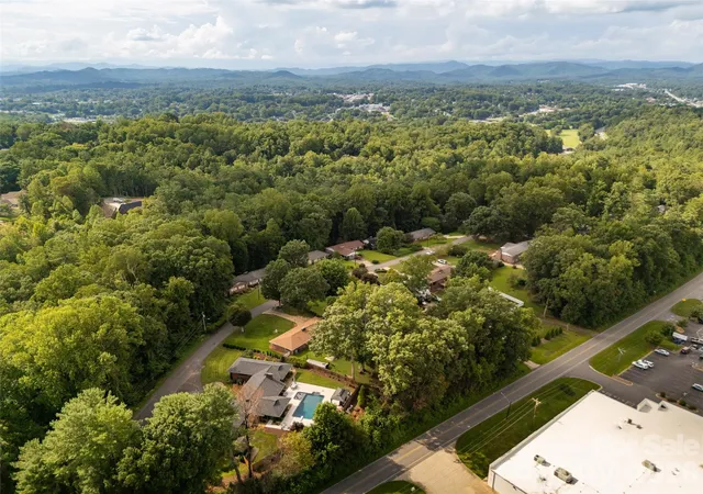 Photo 3 of Single family home for sale at 167 Maehill Pl Sw, Lenoir, NC 28645 | MLS# 4405880 | Listing updated on 2026-10-01