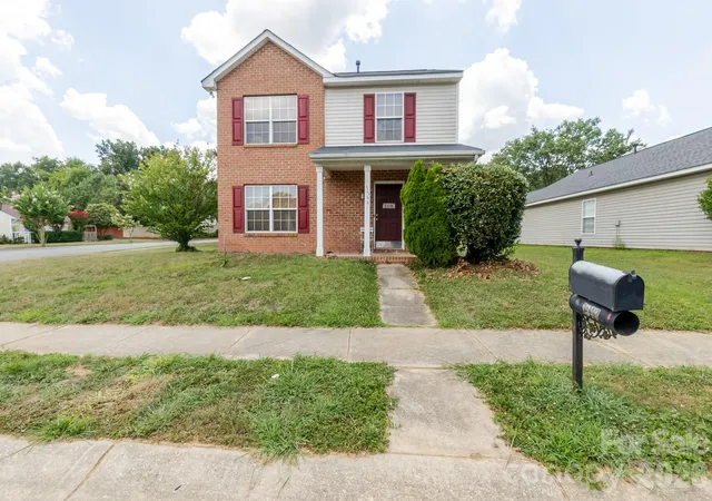 Photo 2 of Single family home for sale at 1543 Tuckers Glenn Dr, Rock Hill, SC 29732 | MLS# 4405907 | Listing updated on 2026-08-22
