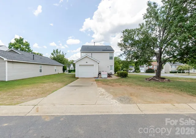 Photo 3 of Single family home for sale at 1543 Tuckers Glenn Dr, Rock Hill, SC 29732 | MLS# 4405907 | Listing updated on 2026-08-22