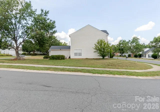 Photo 3 of Single family home for sale at 1543 Tuckers Glenn Dr, Rock Hill, SC 29732 | MLS# 4405907 | Listing updated on 2026-08-22