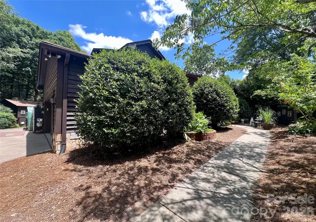 Photo 2 of Single family home for sale at 200 Foxlair Ct, Matthews, NC 28105 | MLS# 4405914 | Listing updated on 2026-10-05