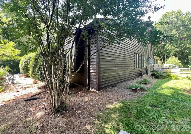 Photo 3 of Single family home for sale at 200 Foxlair Ct, Matthews, NC 28105 | MLS# 4405914 | Listing updated on 2026-10-05