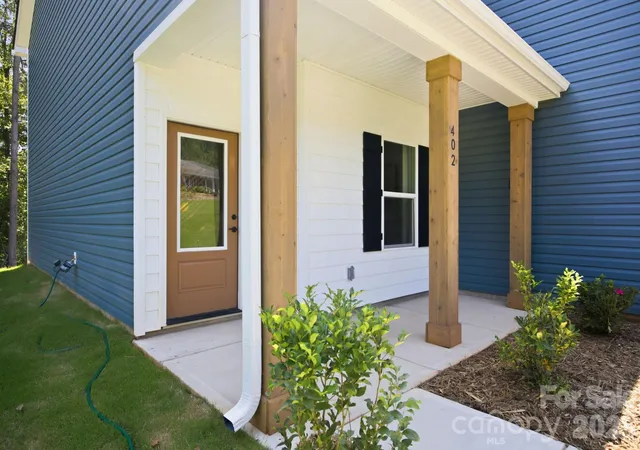 2nd image of 402 North St, Dallas, NC 28034 | MLS# 4405932