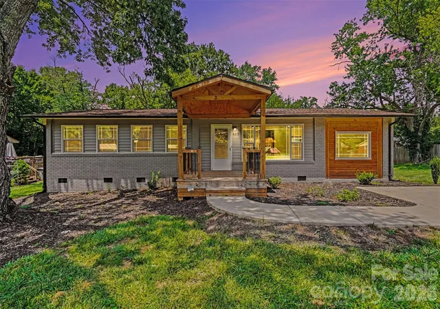 Photo 1 of Single family home for sale at 4219 Tipperary Pl, Charlotte, NC 28215 | MLS# 4405934 | Listing updated on 2026-10-16
