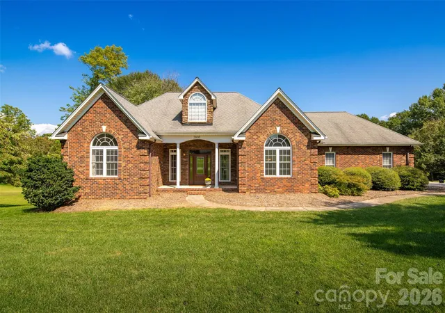 Photo 1 of Single family home for sale at 3808 Falling Crk Rd Ne, Hickory, NC 28601 | MLS# 4405941 | Listing updated on 2026-09-12