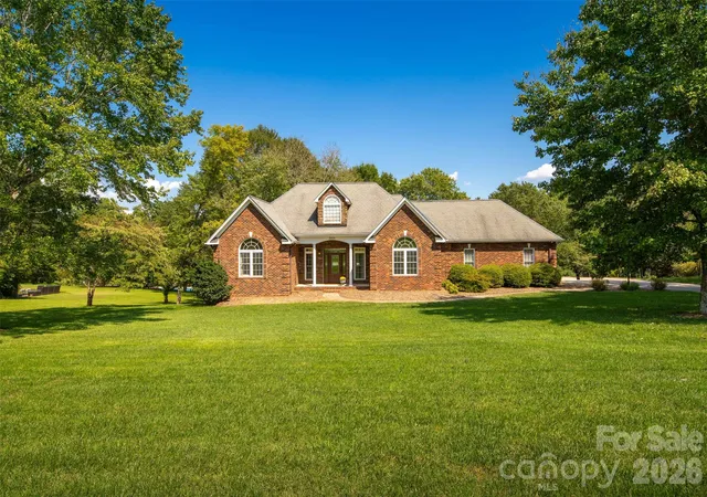 Photo 2 of Single family home for sale at 3808 Falling Crk Rd Ne, Hickory, NC 28601 | MLS# 4405941 | Listing updated on 2026-09-12