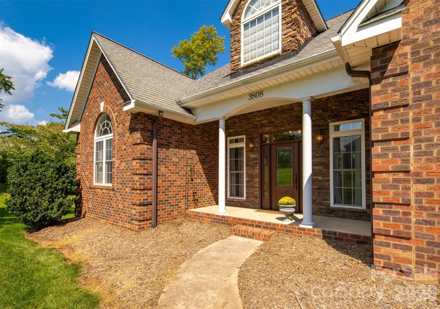 Photo 2 of Single family home for sale at 3808 Falling Crk Rd NE, Hickory, NC 28601 | MLS# 4405941 | Listing updated on 2026-09-12