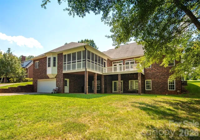 Photo 4 of Single family home for sale at 3808 Falling Crk Rd NE, Hickory, NC 28601 | MLS# 4405941 | Listing updated on 2026-09-12