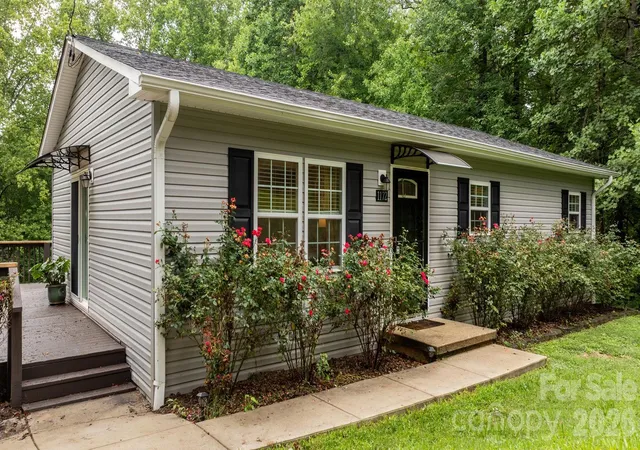 Photo 3 of Single family home for sale at 1172 Sunset Ct, Conover, NC 28613 | MLS# 4405962 | Listing updated on 2026-10-26