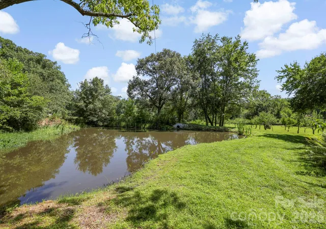 Photo 4 of Single family home for sale at 200 Newman Dr, Hendersonville, NC 28792 | MLS# 4405971 | Listing updated on 2026-09-12