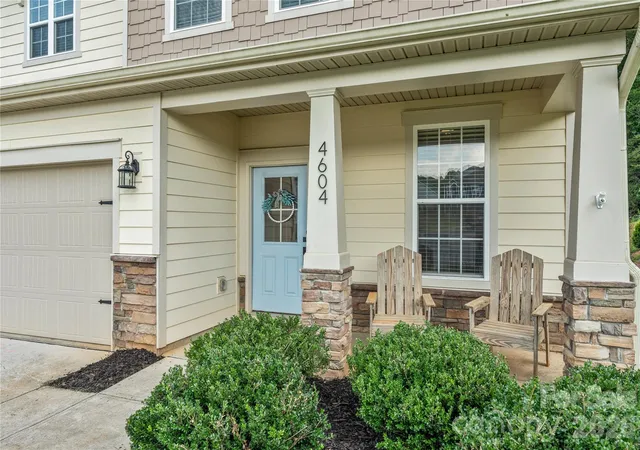 Photo 3 of Single family home for sale at 4604 Fairway Run Dr, Pfafftown, NC 27040 | MLS# 4405997 | Listing updated on 2026-08-11