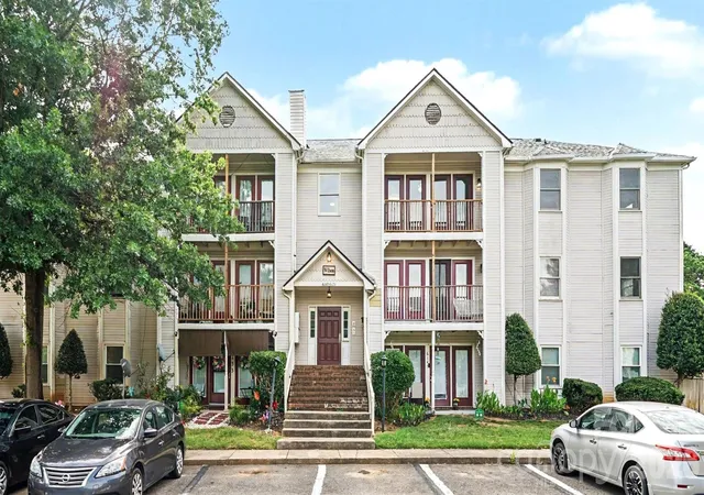 Listing Photo 2 - Condo for sale in building located at 6165 Mdw Rose Ln, Charlotte, NC 28215