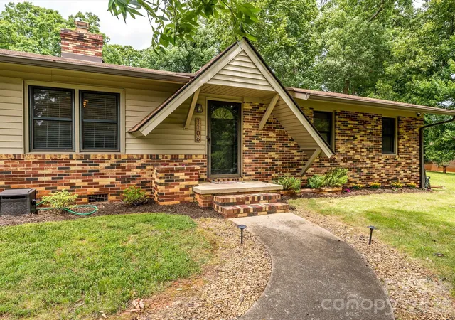 2nd image of 1106 Robinhood Ln, Kannapolis, NC 28081 | MLS# 4406023